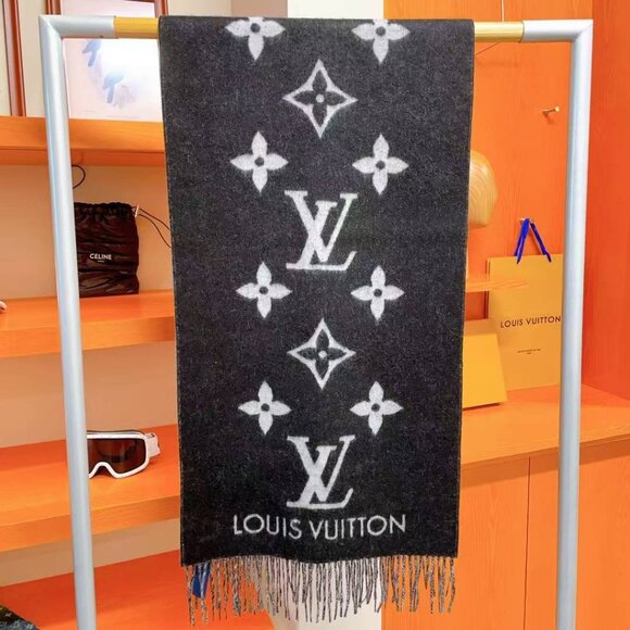 LOUIS VUITTON Cold Reykjavik Scarf - Picture 3 of 9
